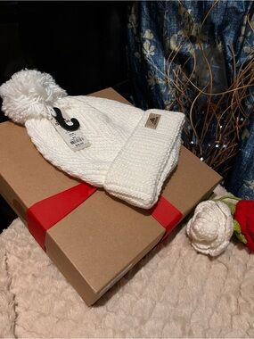 nwt adidas Knit Pom Pom Beanie